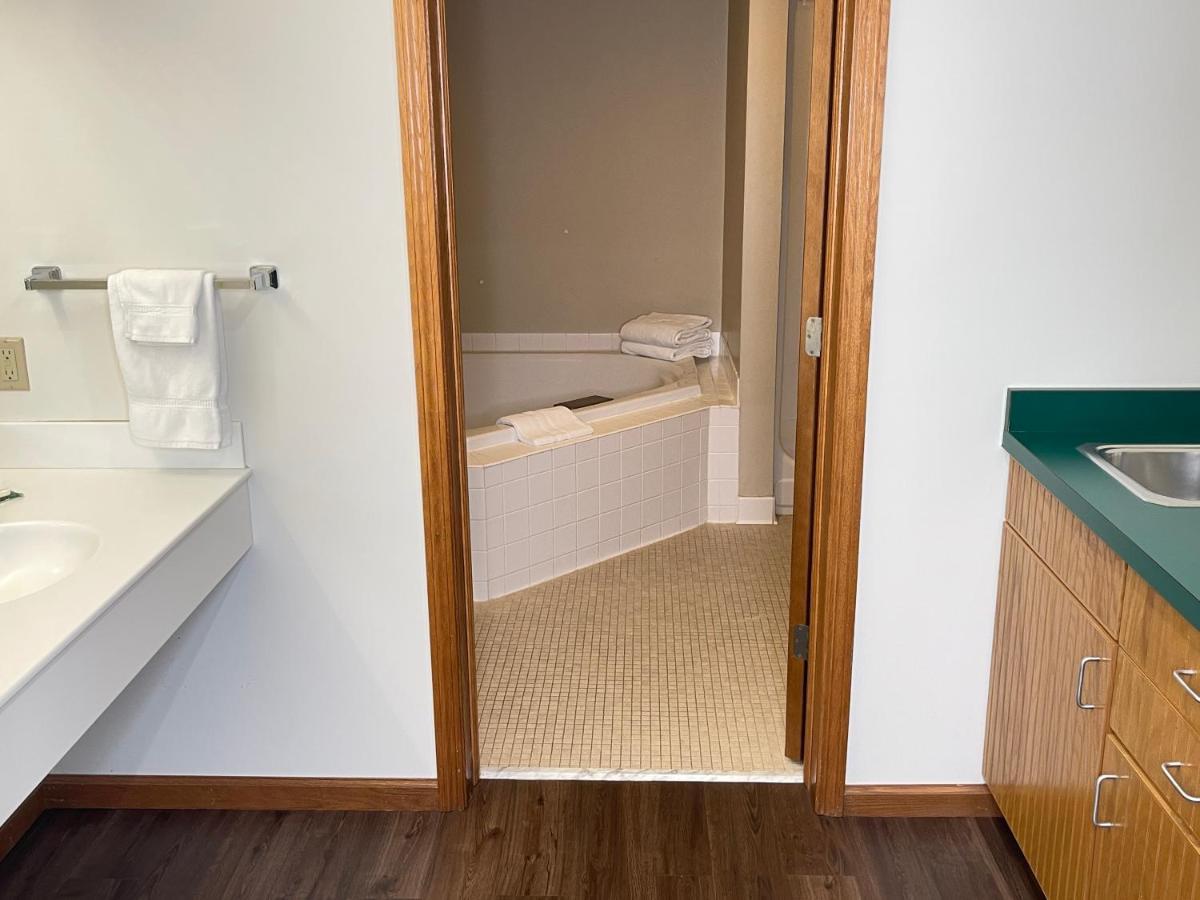 Farmstead Inn And Conference Center シップシェワナ エクステリア 写真