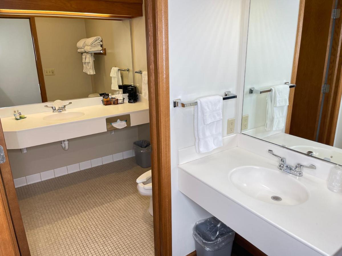 Farmstead Inn And Conference Center シップシェワナ エクステリア 写真