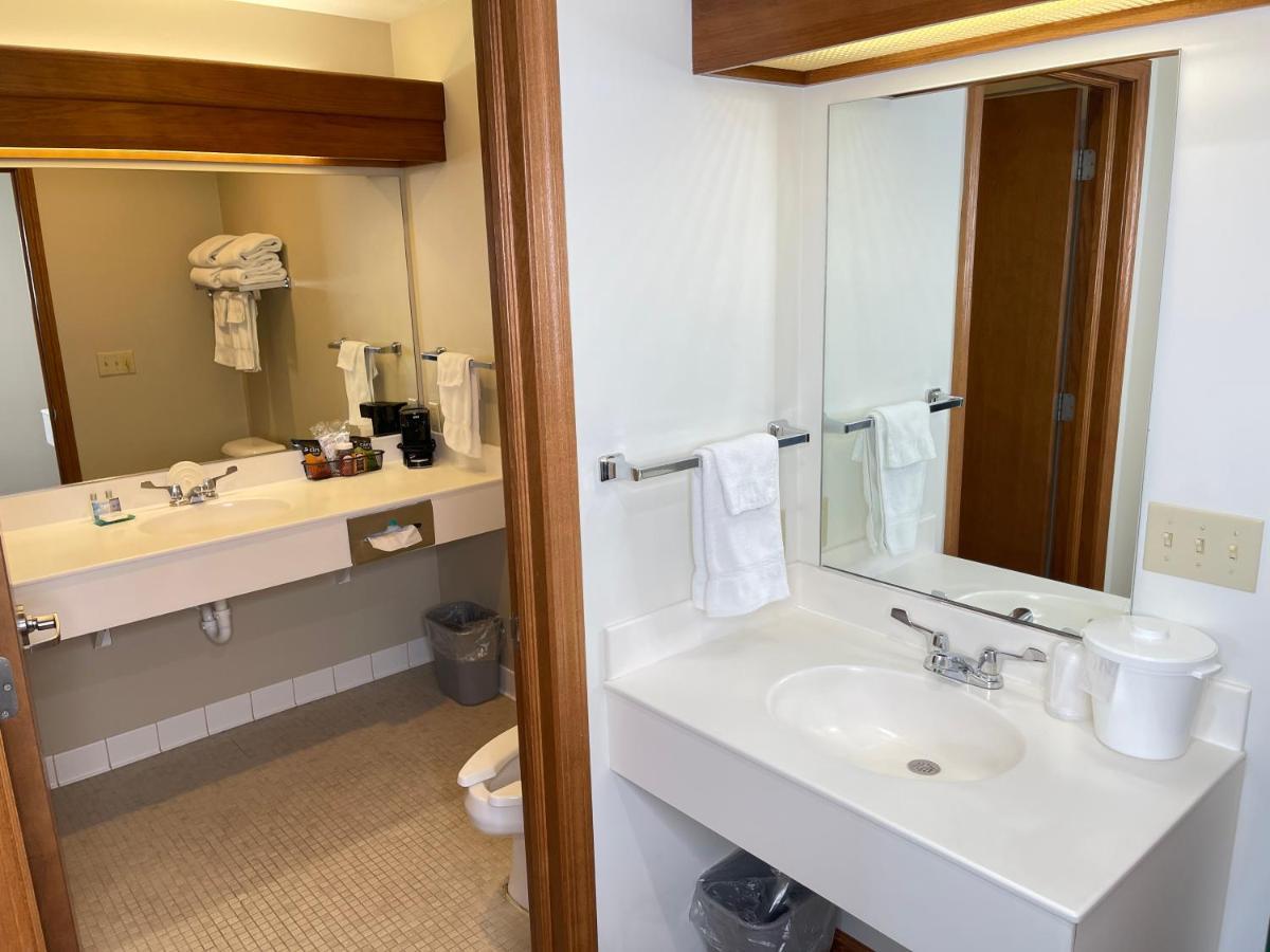 Farmstead Inn And Conference Center シップシェワナ エクステリア 写真