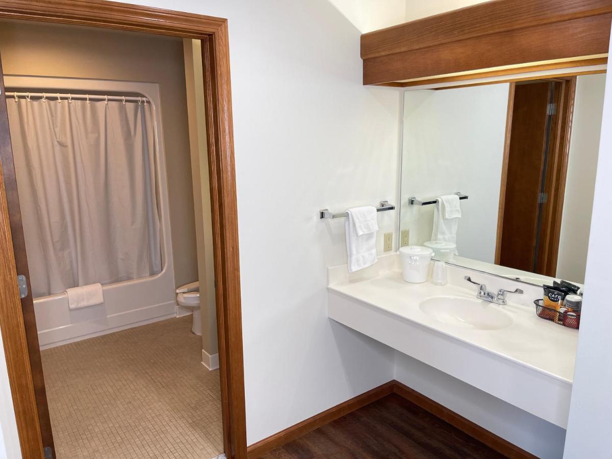 Farmstead Inn And Conference Center シップシェワナ エクステリア 写真
